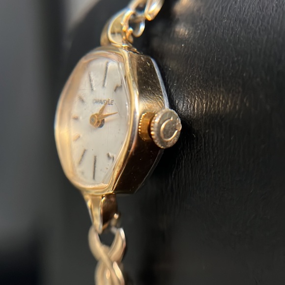 Caravelle Gold Tone Ladies Vintage Watch - Picture 3 of 15